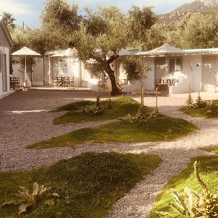 Barreira Beachfront Rooms 6 カラマタ エクステリア 写真
