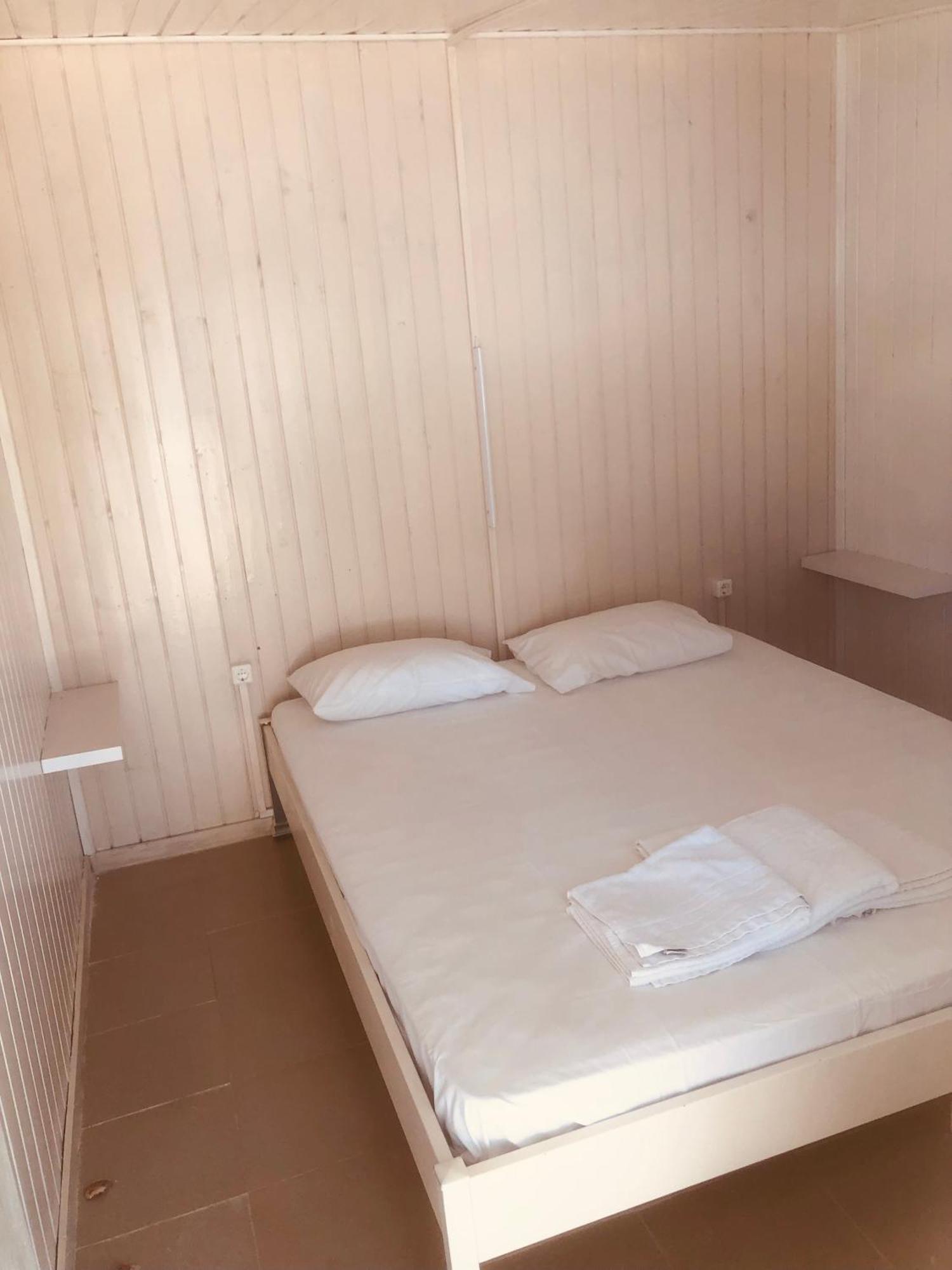 Barreira Beachfront Rooms 6 カラマタ エクステリア 写真