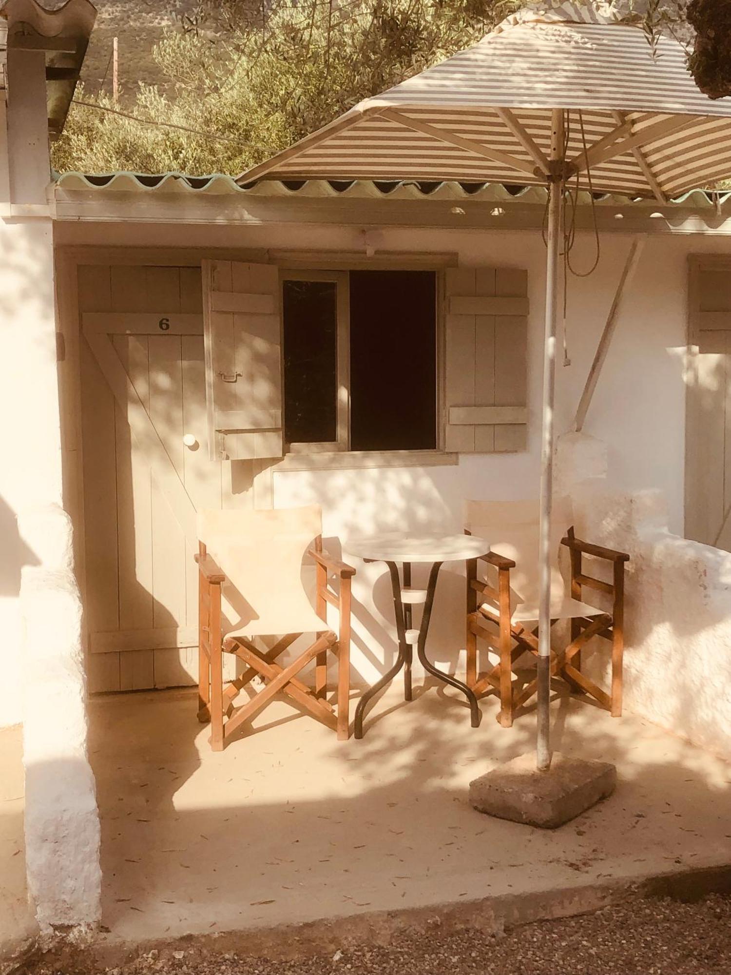 Barreira Beachfront Rooms 6 カラマタ エクステリア 写真