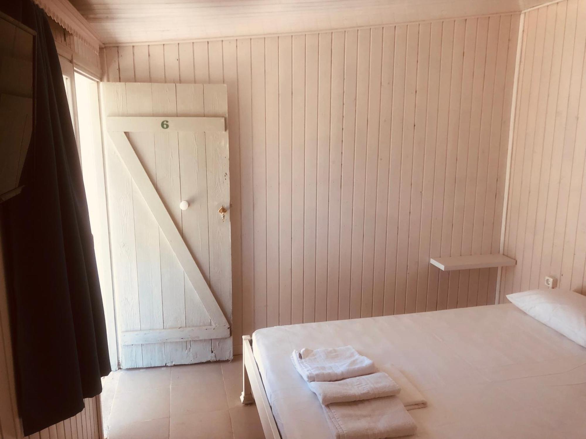 Barreira Beachfront Rooms 6 カラマタ エクステリア 写真